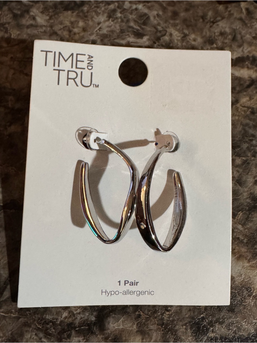 Time and Tru Silver Tone Simple Modern Hoop Earrings